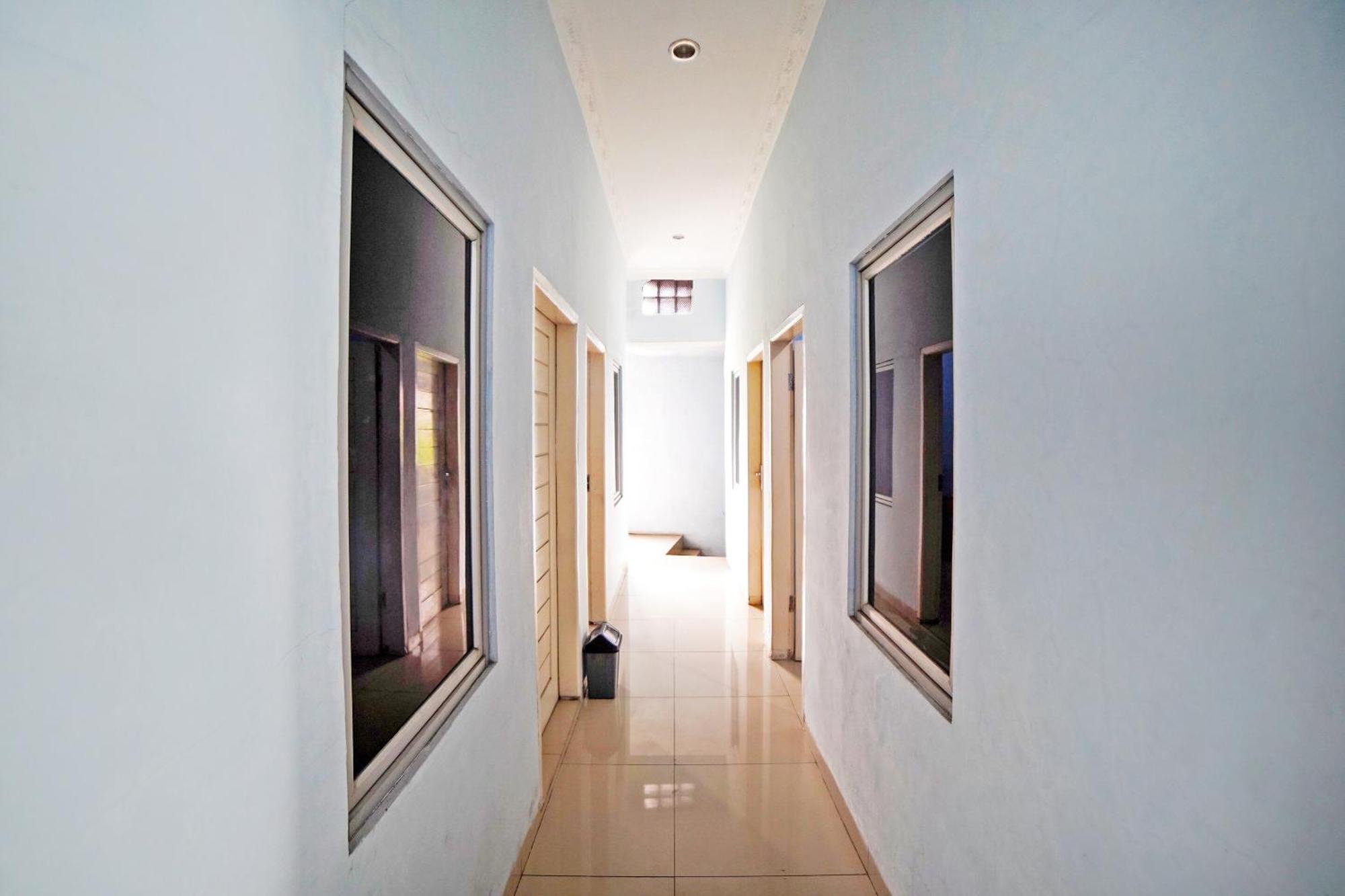 Oyo 90922 Gurusinga Guesthouse Medan Exteriér fotografie