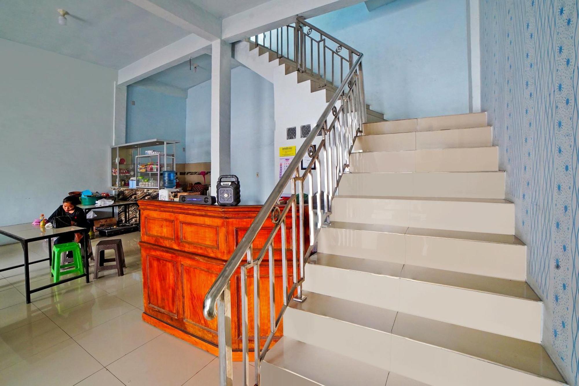 Oyo 90922 Gurusinga Guesthouse Medan Exteriér fotografie